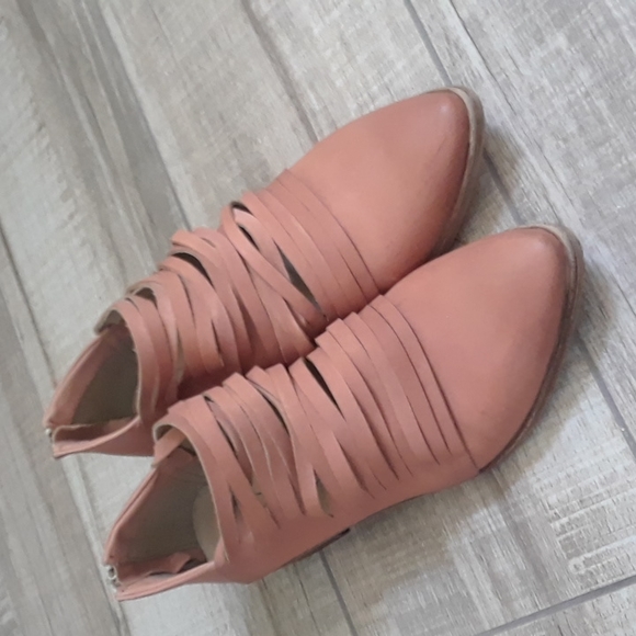 SALE!!!FREE PEOPLE..LOST VALLEY BOOTIES.. - Picture 1 of 8